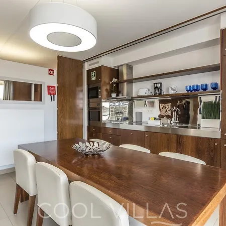 Ocean's Nest - Walking Distance To Apartment